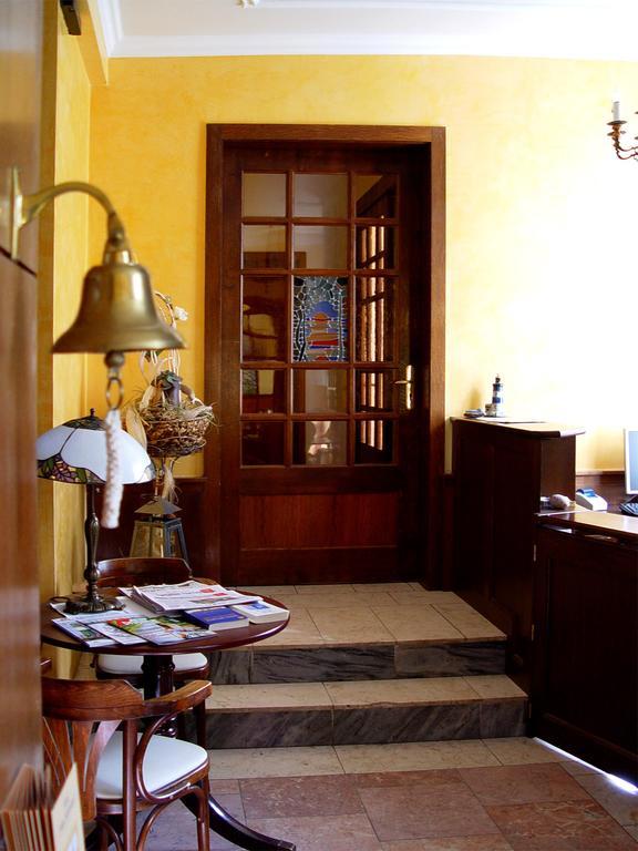 Hotel Altes Hafenhaus รอสต็อค ภายนอก รูปภาพ