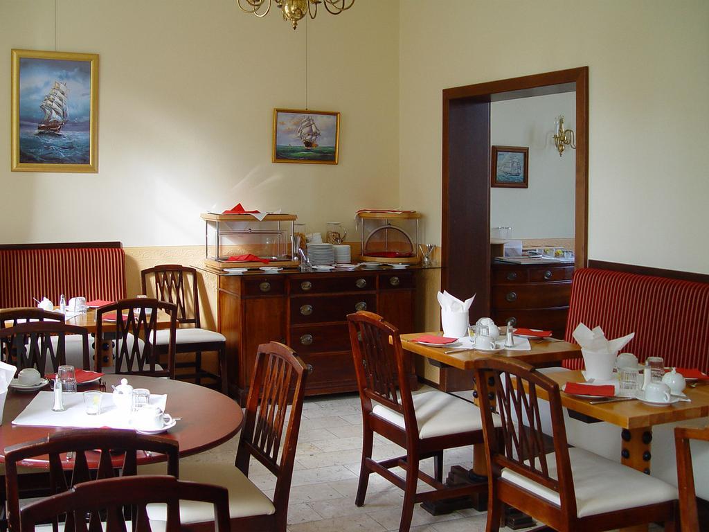 Hotel Altes Hafenhaus รอสต็อค ภายนอก รูปภาพ
