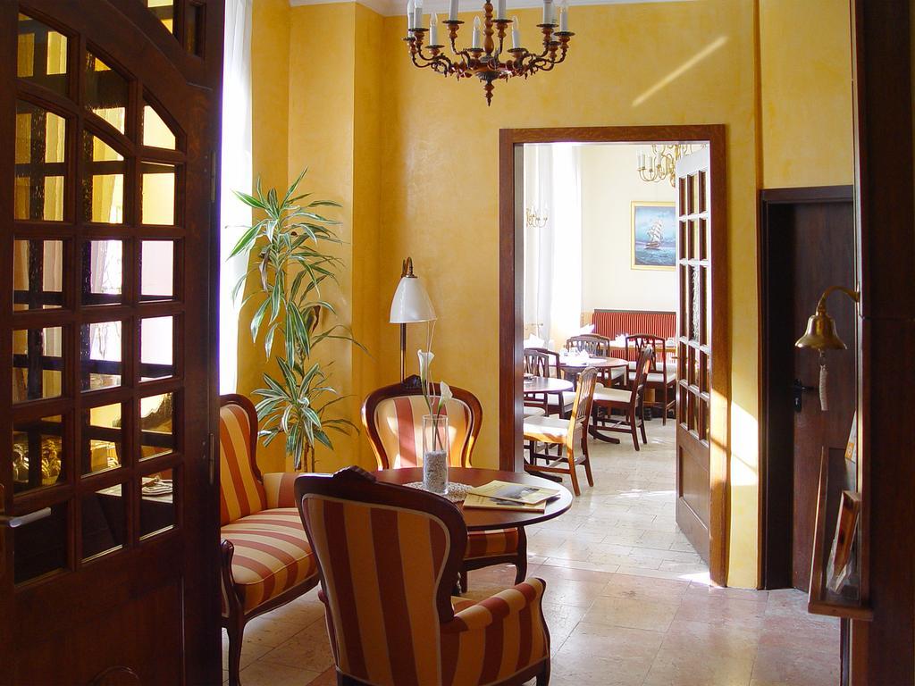 Hotel Altes Hafenhaus รอสต็อค ภายนอก รูปภาพ